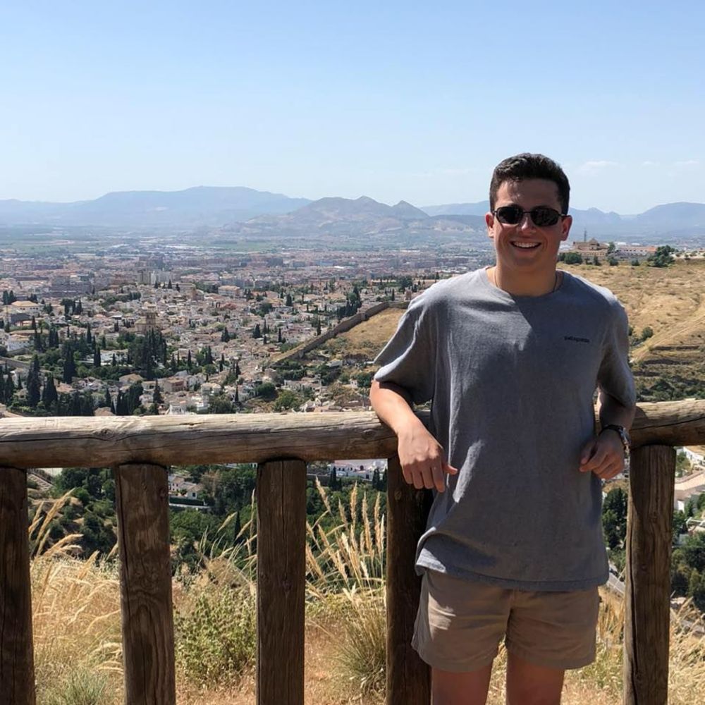 Meet your Posher, Luis
